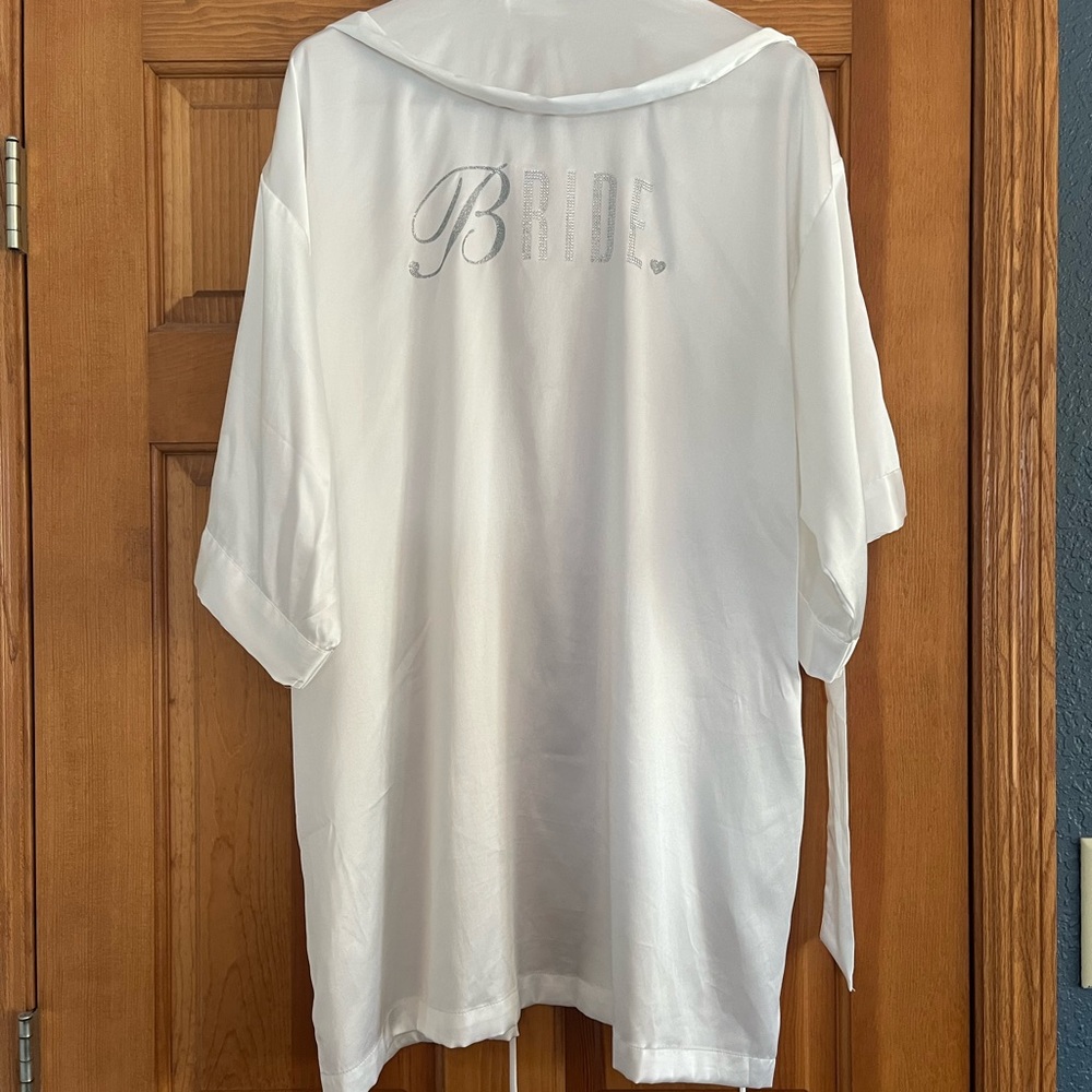 Wedding robe - Picture 3 of 5